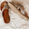 Women's Buckle Leather Flip-flops